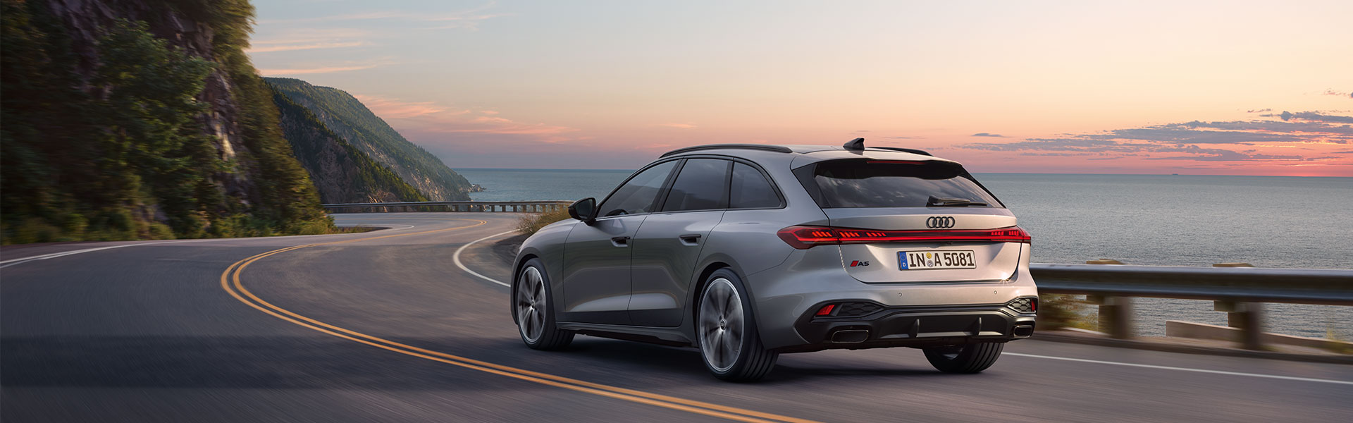 Audi A5 Avant Fahraufnahme Heckansicht 